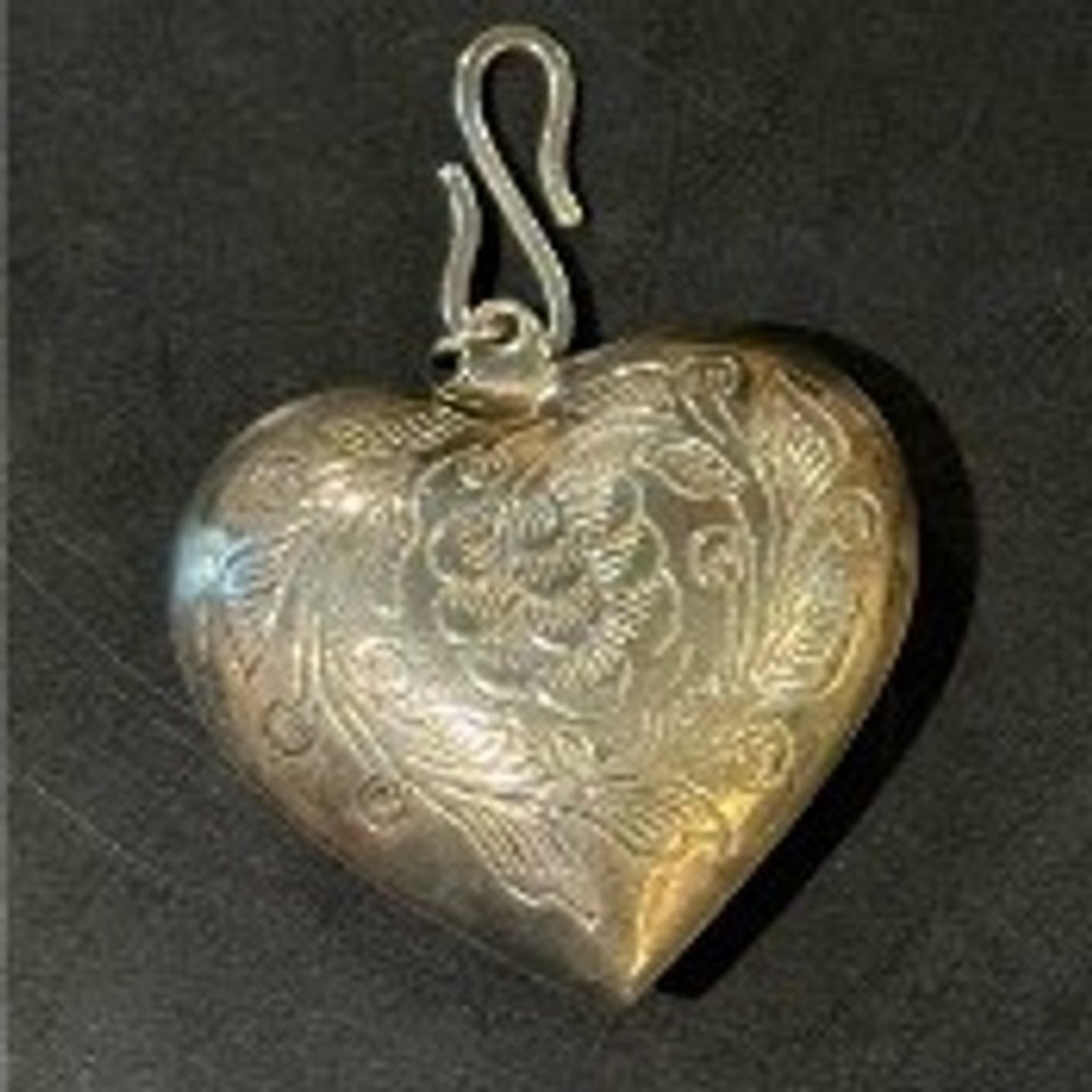 VINTAGE Silver-tone Heart‎ Pendant Floral Design